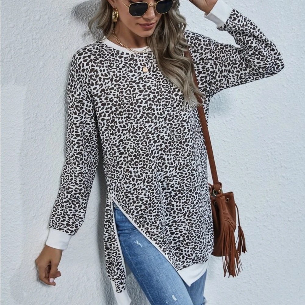 🎉HP🎉 Zip Side Leopard Sweatshirt